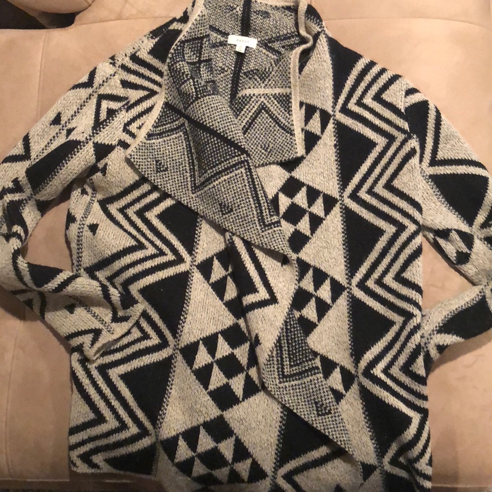 Women’s S/M open sweater